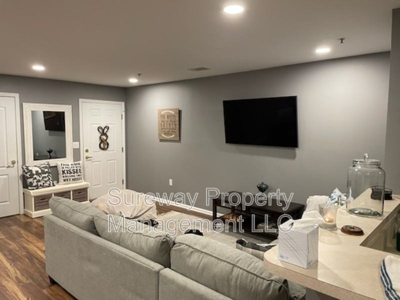 8 Highbridge Ln - Photo 4 of 18