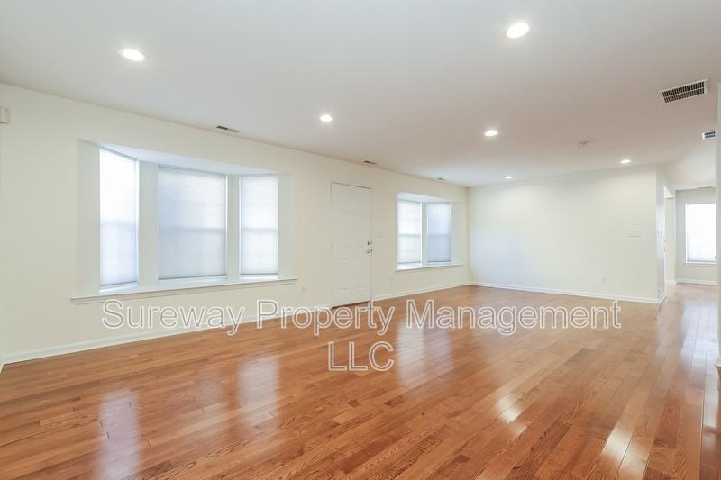 18 Leighton Dr - Photo 5 of 25