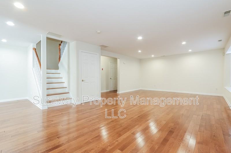 18 Leighton Dr - Photo 6 of 25