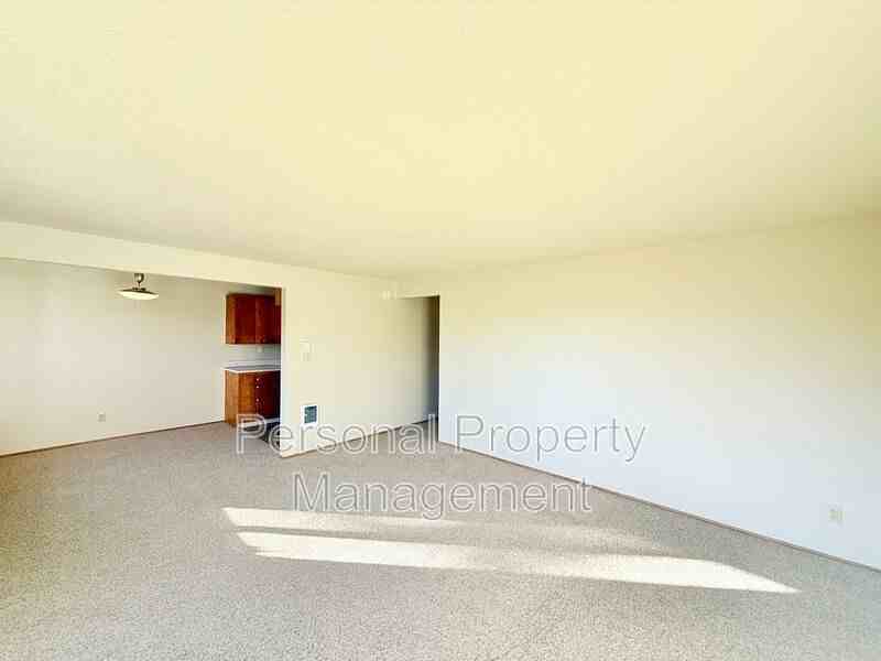 702 Garrison Ter - Photo 2 of 13