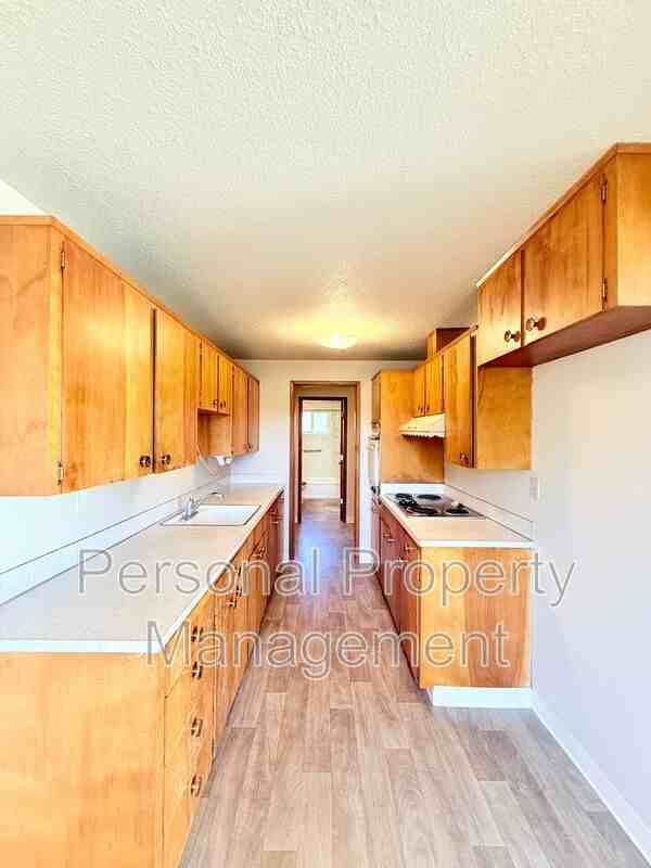 702 Garrison Ter - Photo 4 of 13