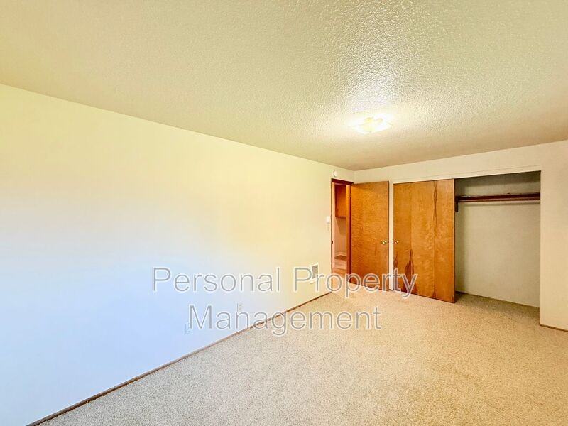 702 Garrison Ter - Photo 6 of 13