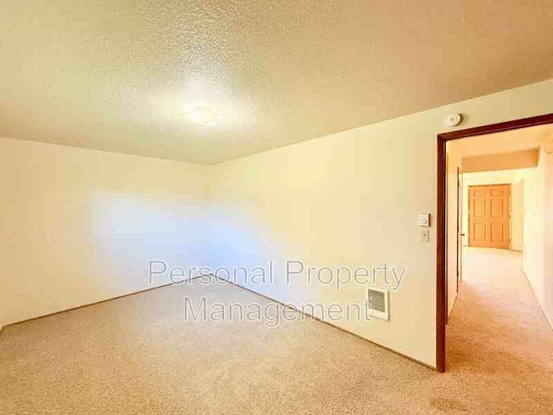 702 Garrison Ter - Photo 7 of 13