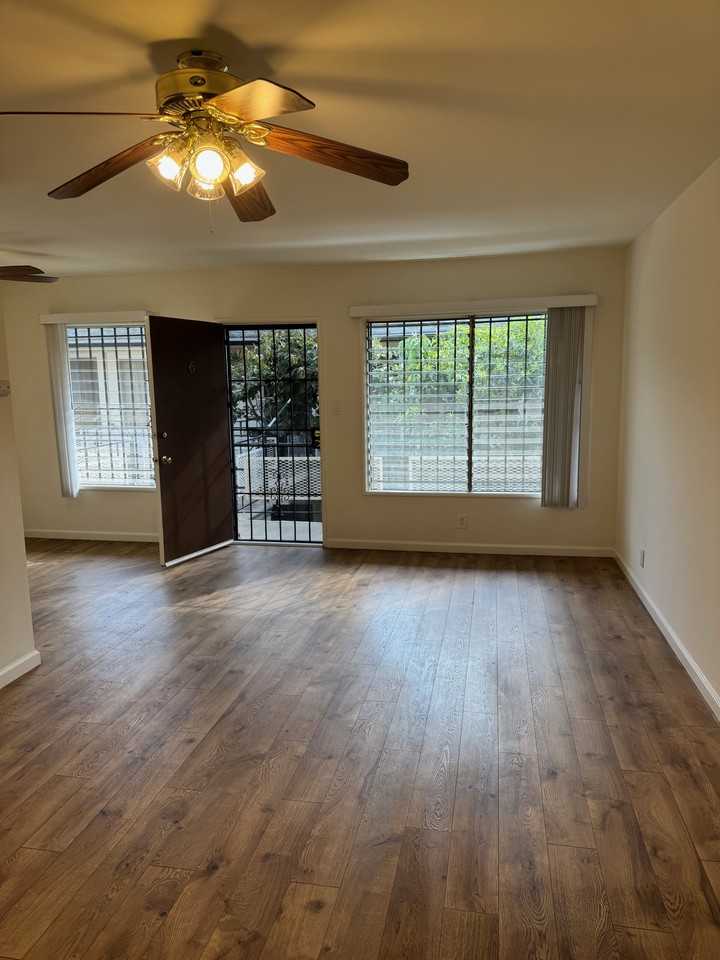 912 N Genesee Ave #6