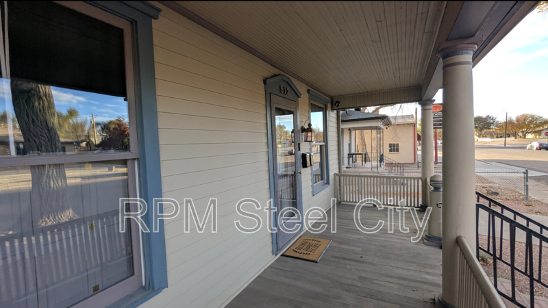 512 W 10th St - Photo 5 of 29