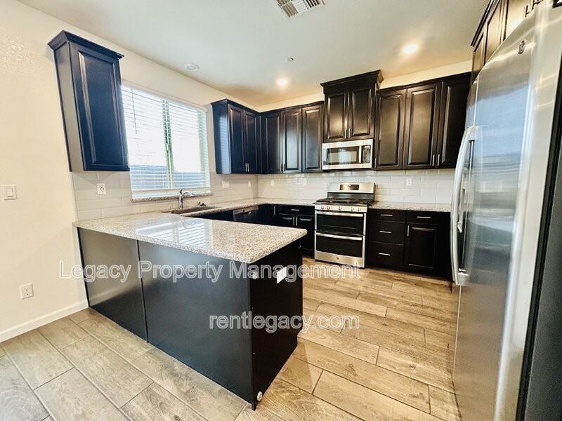 3879 Ivan Way - Photo 4 of 26