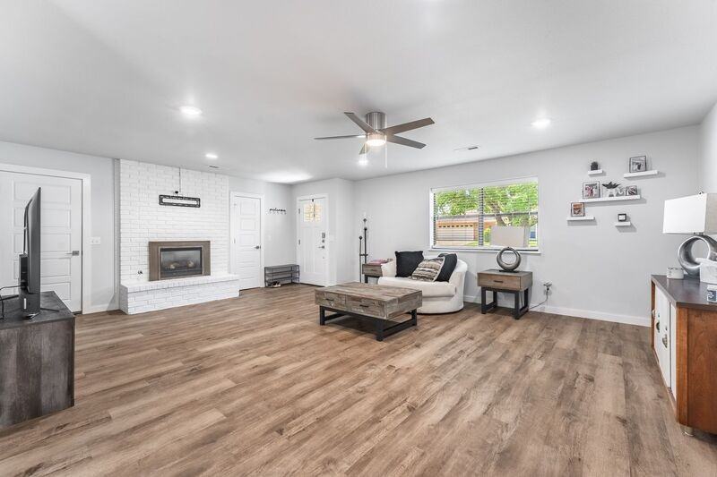 1906 Se Taylor St - Photo 2 of 23