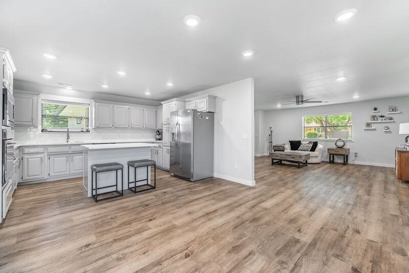 1906 Se Taylor St - Photo 3 of 23