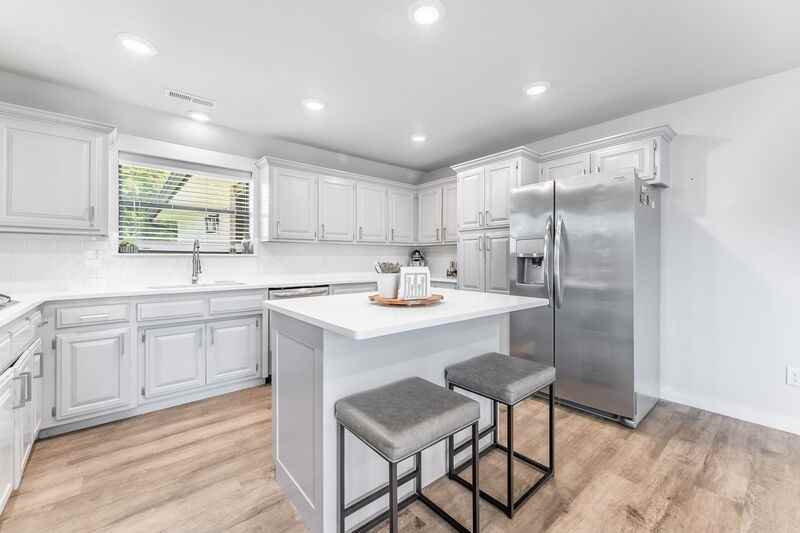 1906 Se Taylor St - Photo 5 of 23