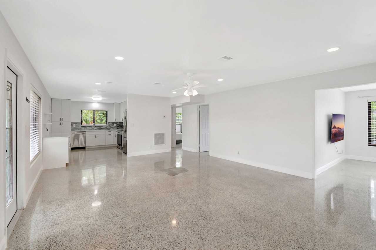 3550 Ne 4th Ave - Photo 6 of 26