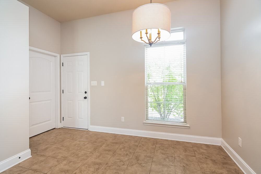 2851 S Hartland Dr - Photo 4 of 15