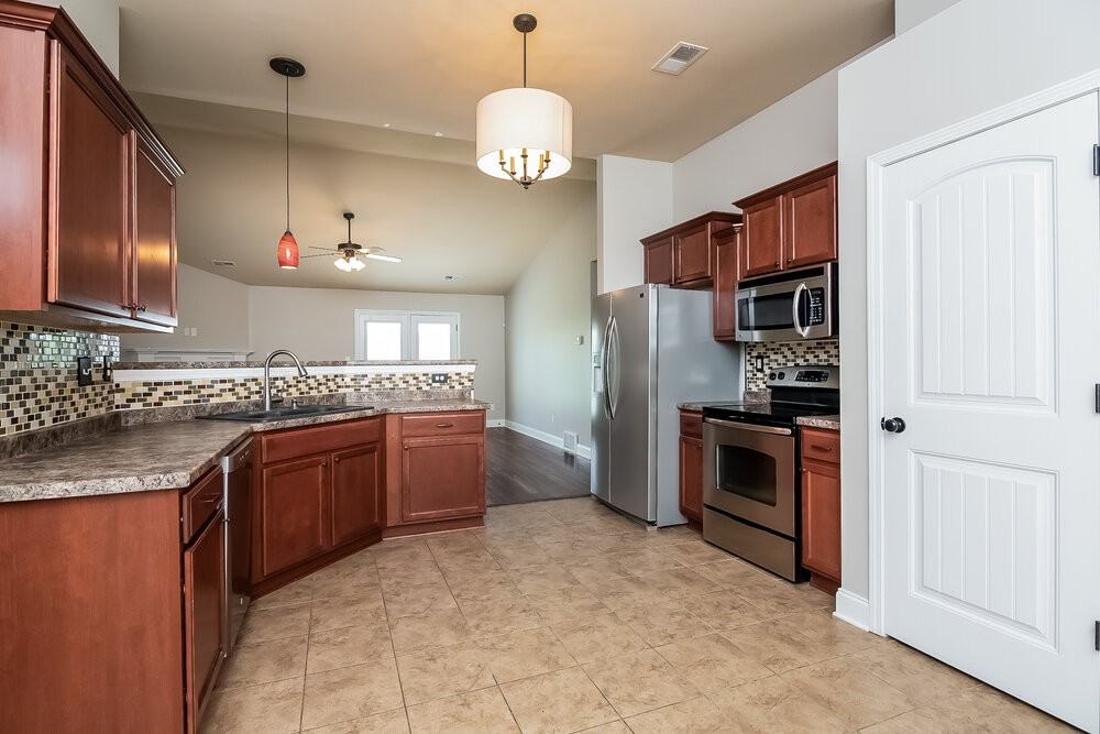 2851 S Hartland Dr - Photo 5 of 15