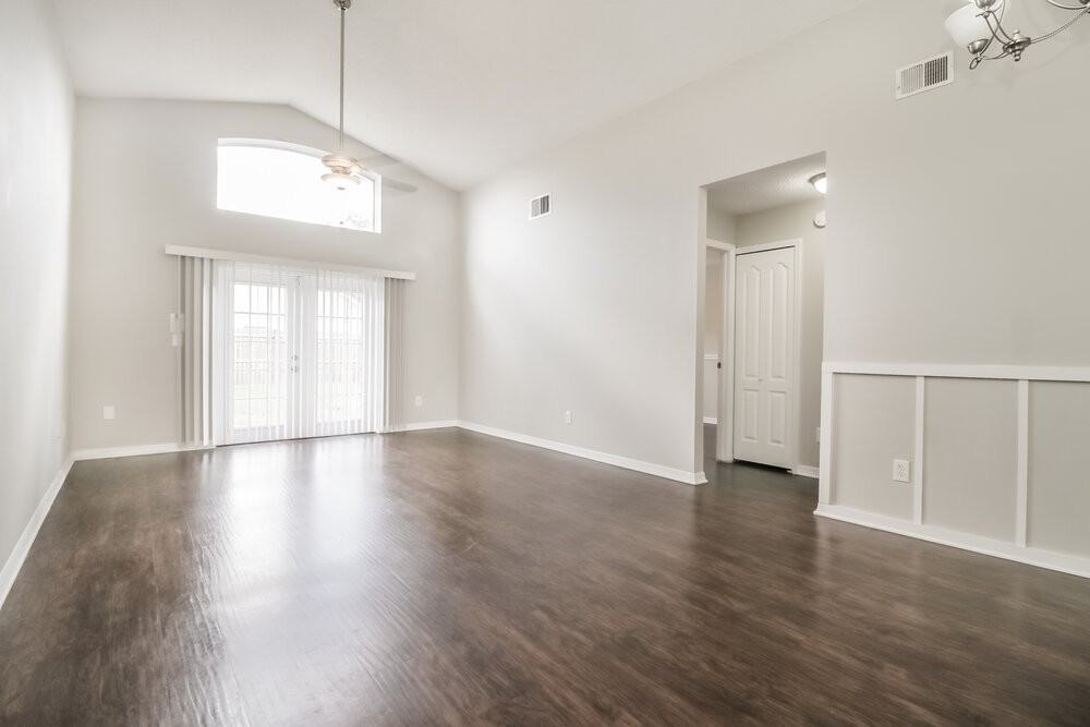 2630 Delcrest Dr - Photo 3 of 16