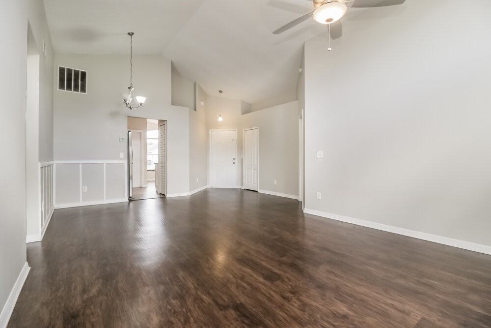 2630 Delcrest Dr - Photo 4 of 16