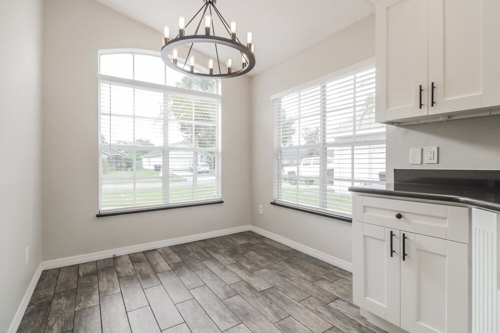 2630 Delcrest Dr - Photo 5 of 16