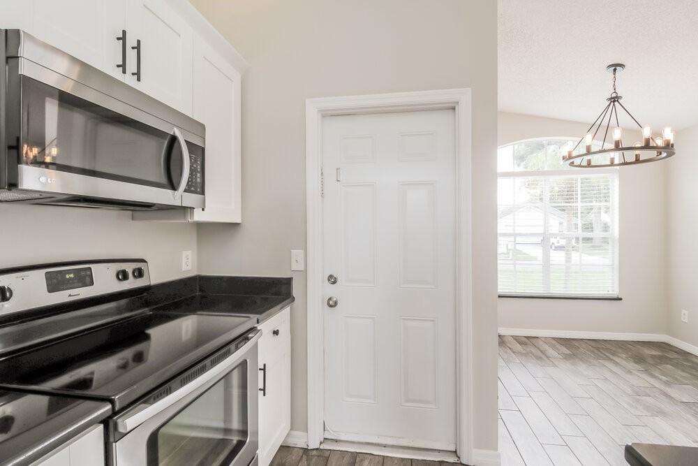 2630 Delcrest Dr - Photo 7 of 16