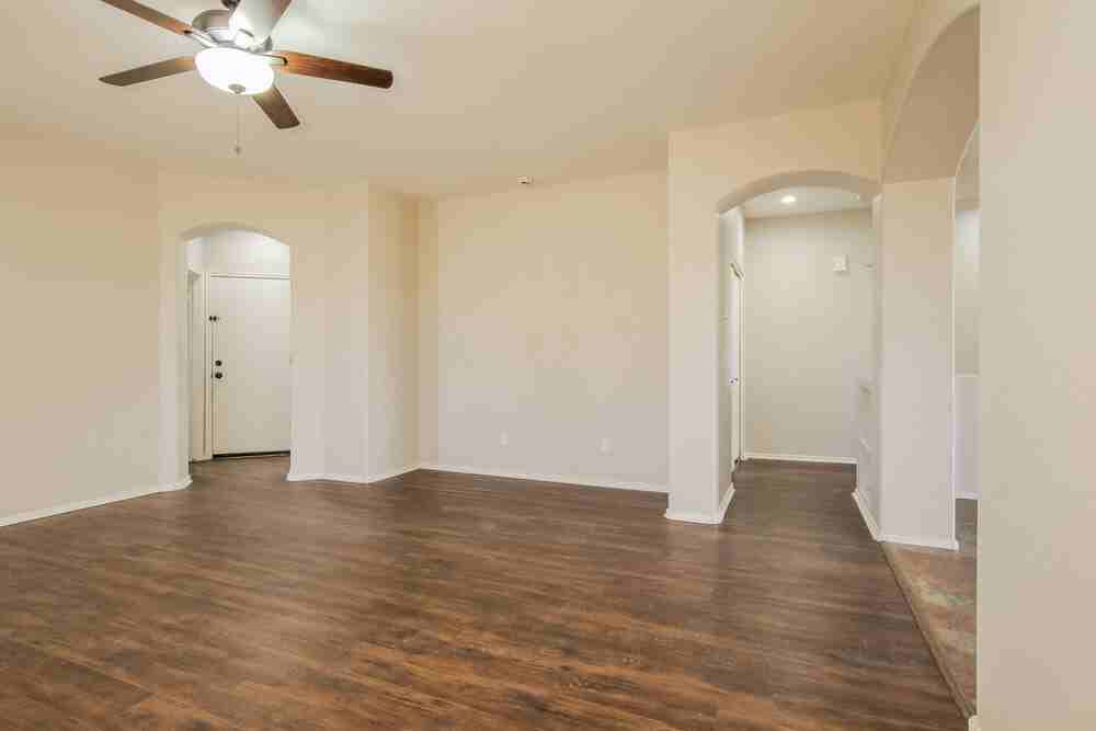 8724 N 57th Dr - Photo 4 of 16