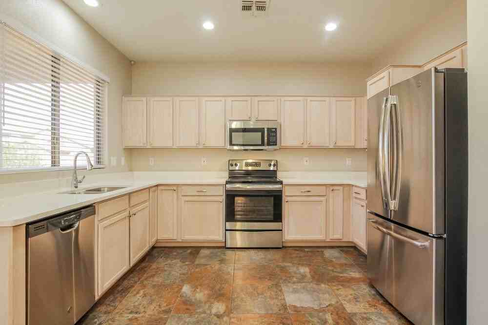 8724 N 57th Dr - Photo 6 of 16