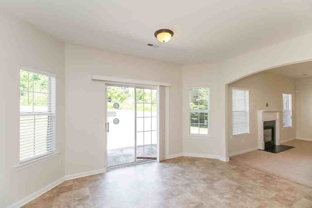 7698 Overlook Bnd - Photo 7 of 17