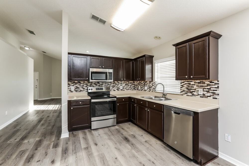 4654 Park Eden Cir - Photo 5 of 16