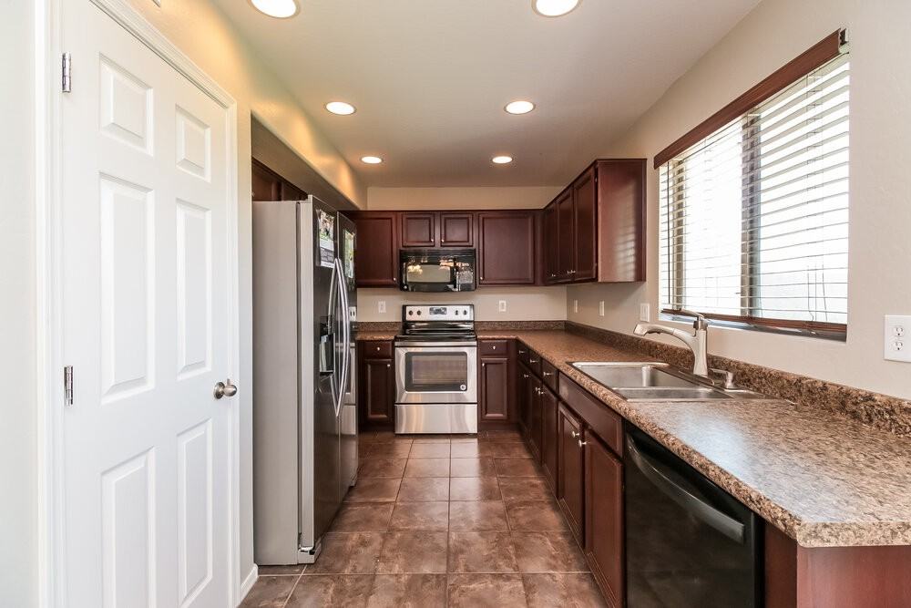 1924 W Gold Mine Way - Photo 6 of 16