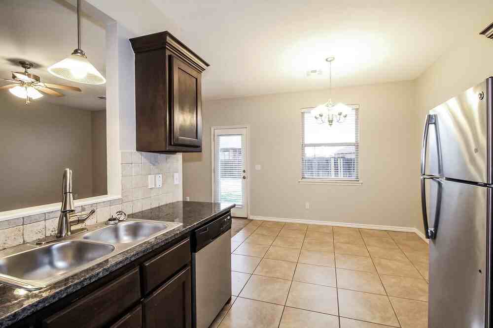 10609 Sw 32nd St - Photo 6 of 16