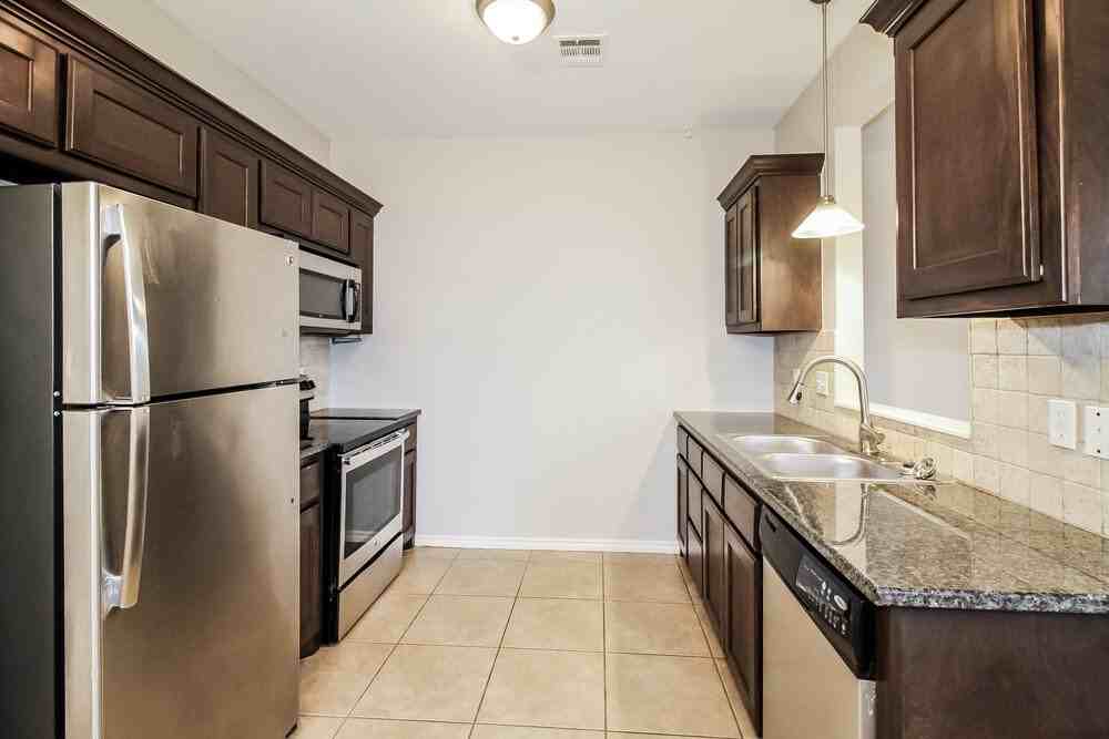 10609 Sw 32nd St - Photo 7 of 16