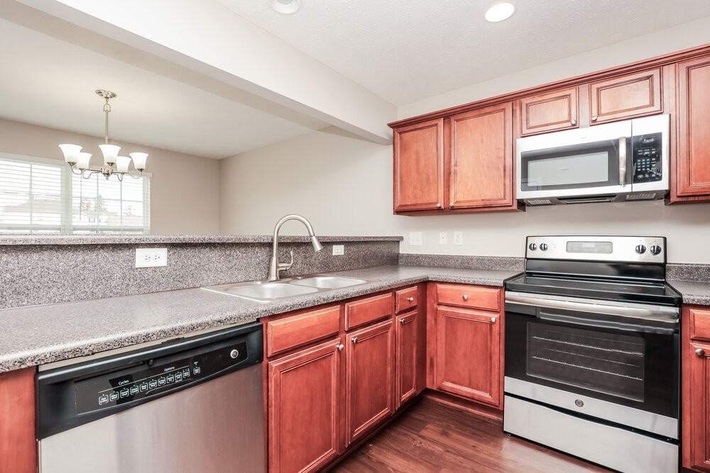 1025 Lakewalk Dr - Photo 7 of 17