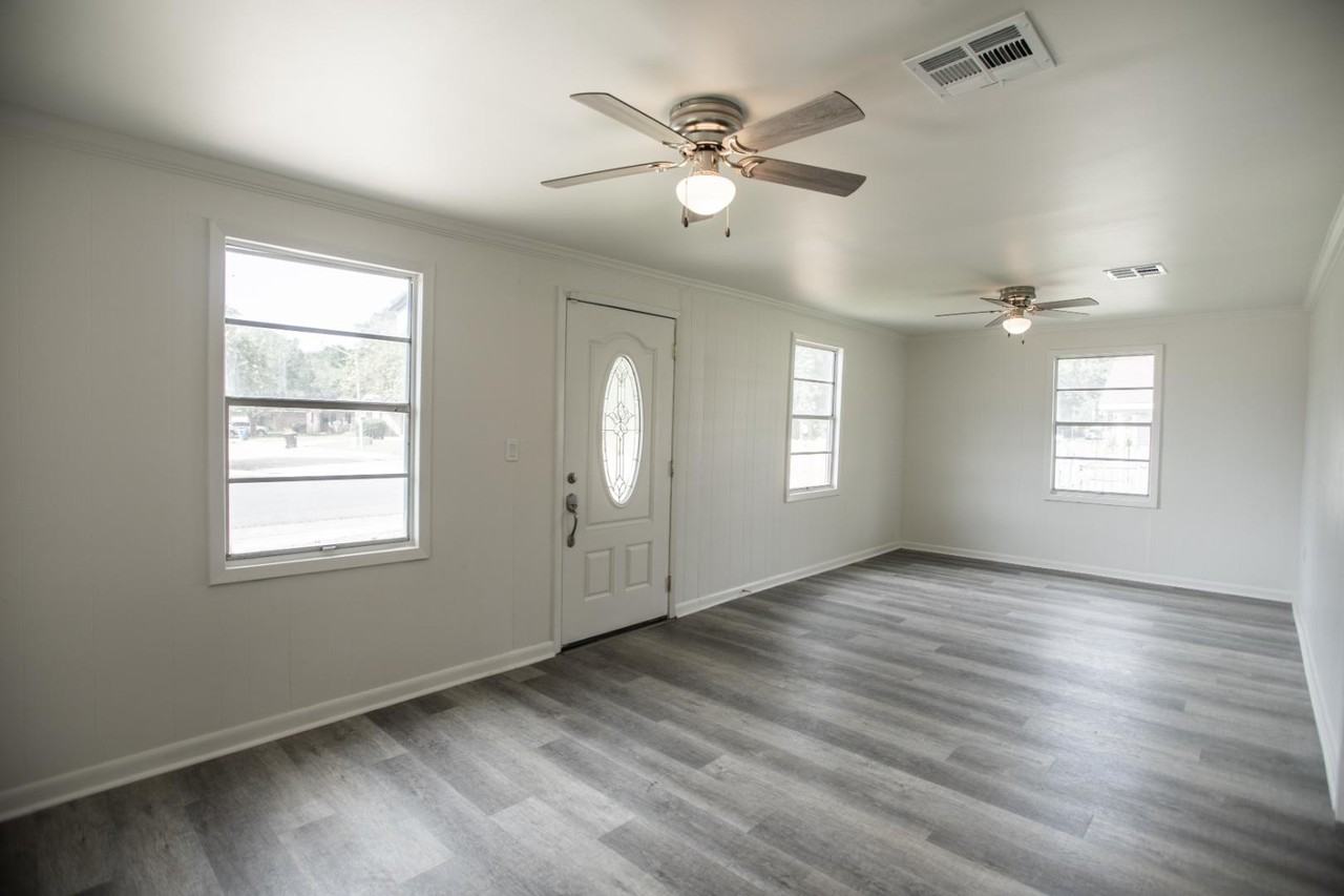 408 Martin Luther King Jr Dr - Photo 2 of 20