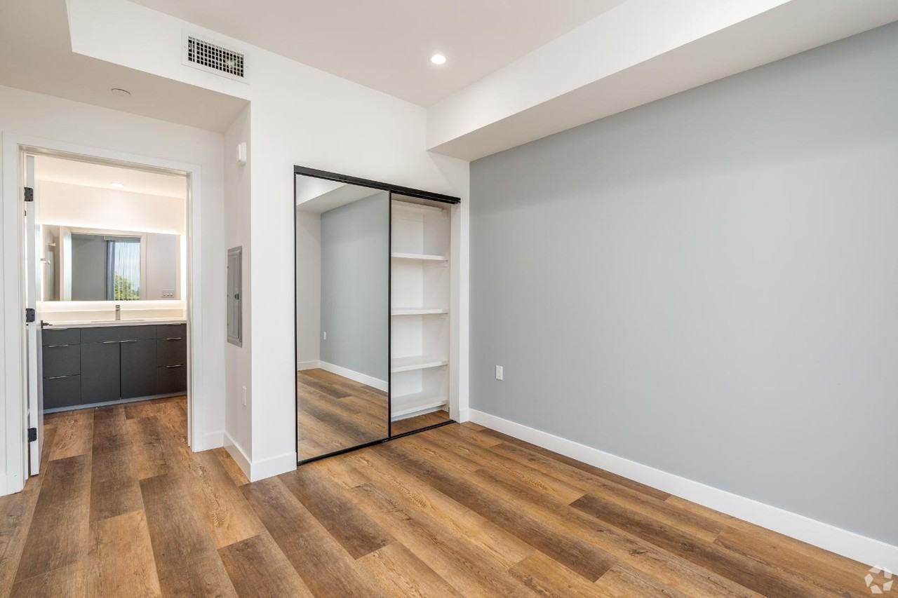 8940 Reseda Blvd - Photo 6 of 43