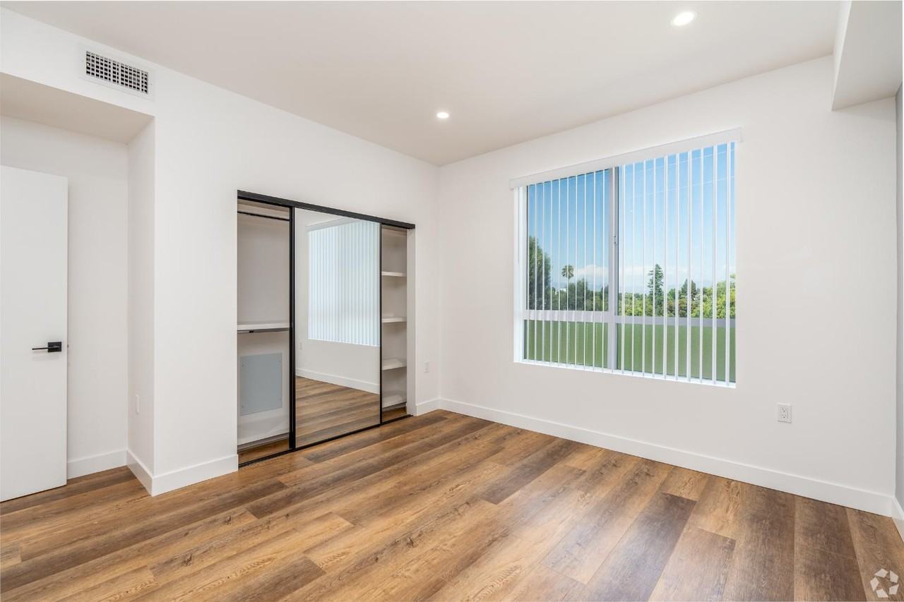 8940 Reseda Blvd - Photo 7 of 43