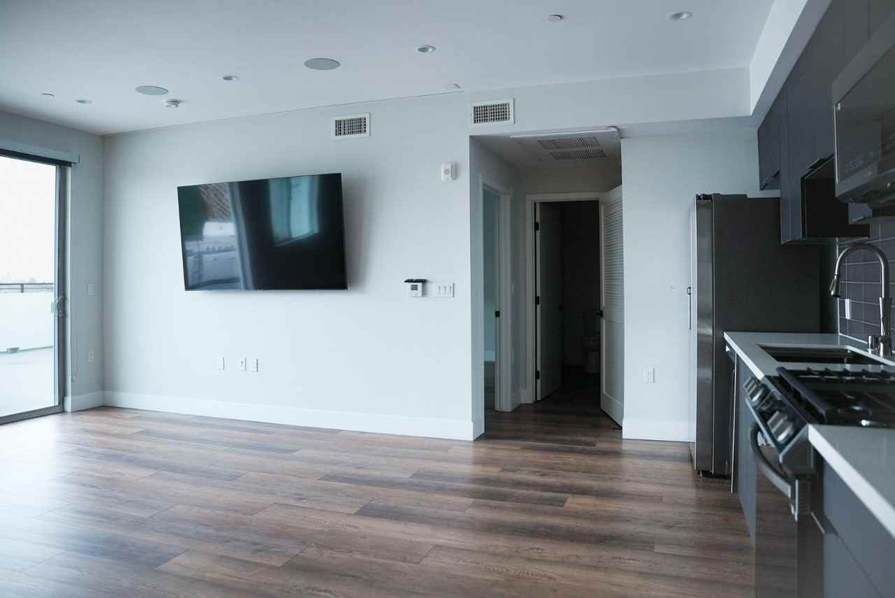 8940 Reseda Blvd - Photo 5 of 23