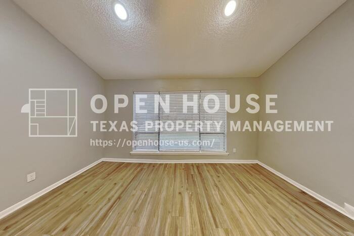 542 Enchanted Hollow Dr - Photo 5 of 20