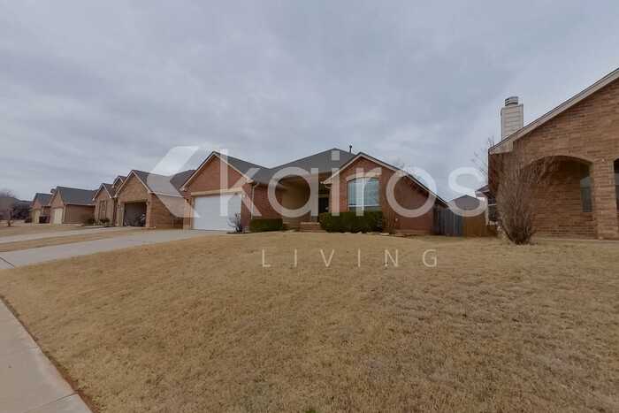 2421 Nw 158th St - Photo 4 of 28