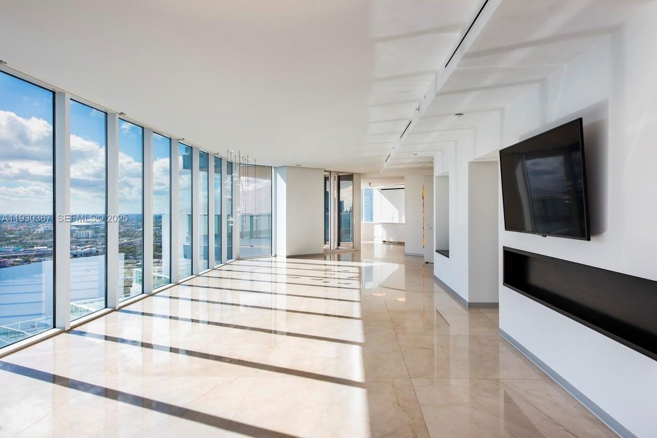 NE 20th Terrace & N Bayshore Dr - Photo 3 of 28