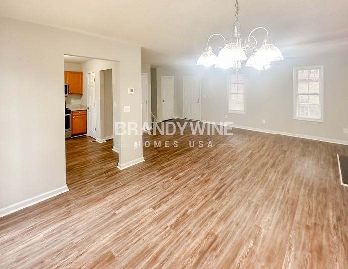 700 Newport Dr - Photo 5 of 28