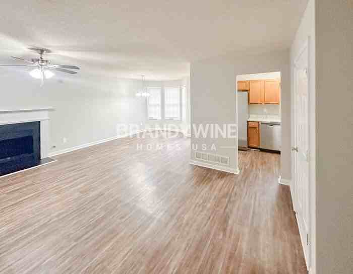 700 Newport Dr - Photo 6 of 28