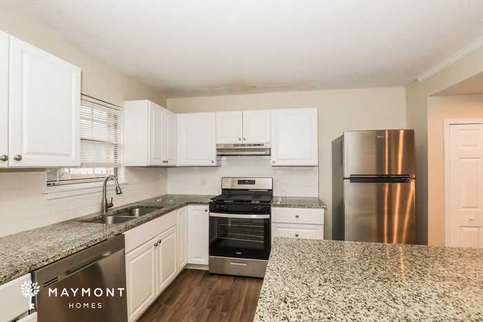 1684 Regency Pl - Photo 7 of 14