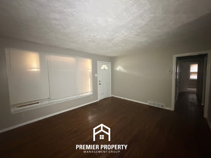 4433 E Mallory Ave - Photo 2 of 23