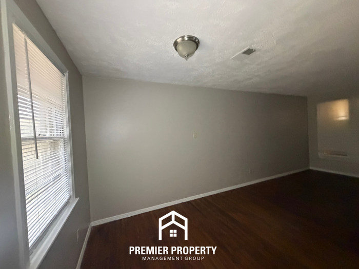 4433 E Mallory Ave - Photo 5 of 23