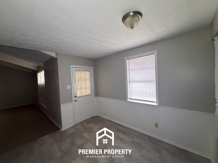 4433 E Mallory Ave - Photo 7 of 23