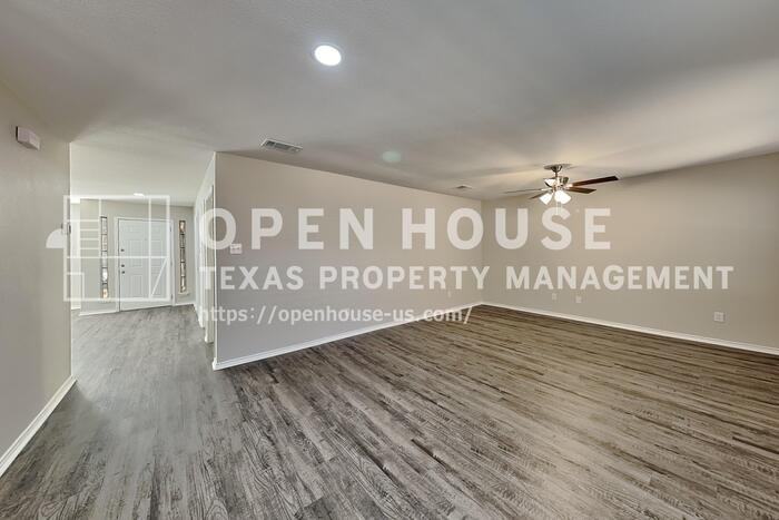 2702 Yellowstone Park Ln - Photo 4 of 21