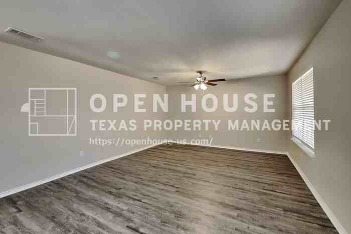 2702 Yellowstone Park Ln - Photo 5 of 21