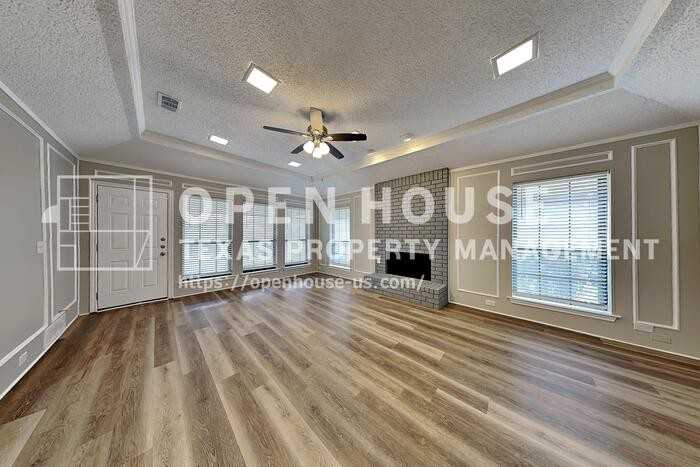 1521 Shonka Dr - Photo 4 of 20