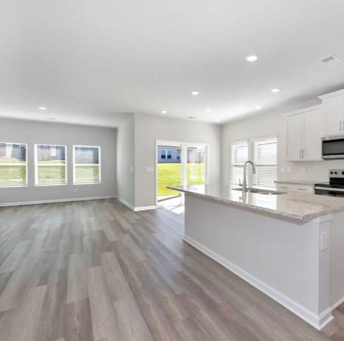 29362 Satilla Cir - Photo 2 of 12