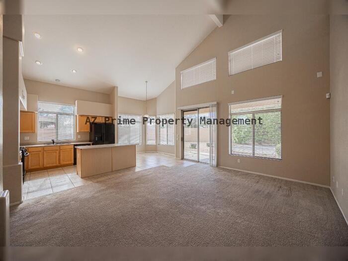 522 N Kimberlee Way - Photo 7 of 36