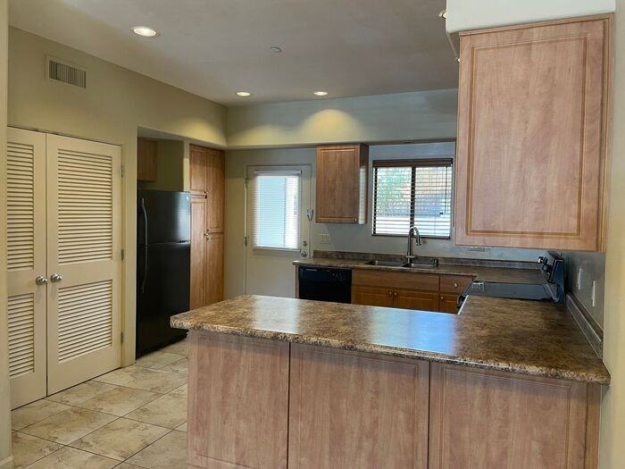 1435 W Kilburn St #2102 - Photo 3 of 28