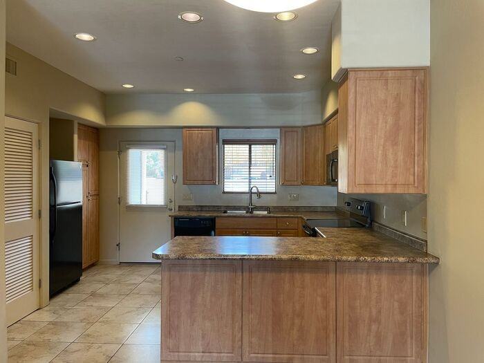 1435 W Kilburn St #2102 - Photo 4 of 28