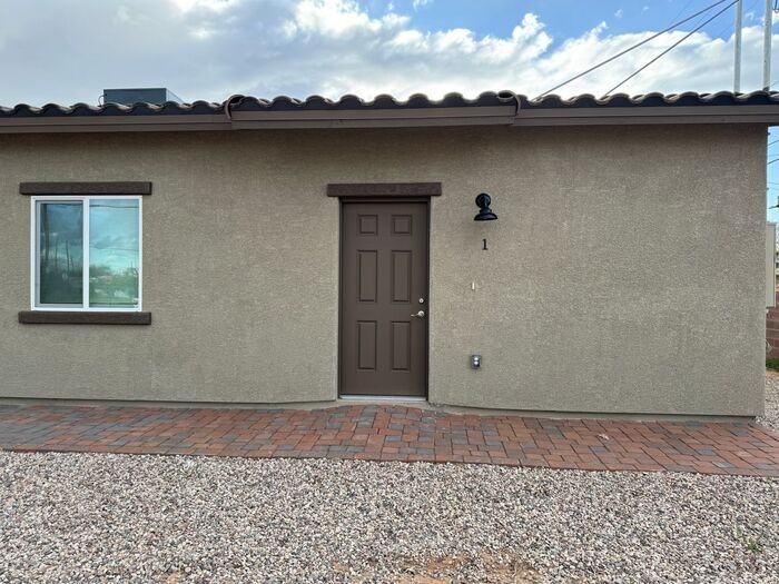 2581 E Pinal Vis #1 - Photo 2 of 46