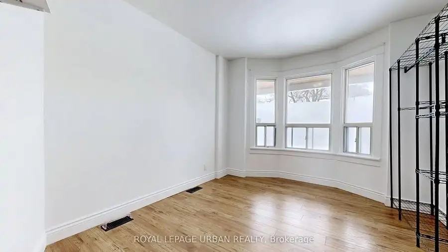 917 Carlaw Ave - Photo 4 of 10